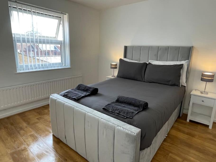 New! 4 Bedroom London House With Garden And Lawn Extérieur photo