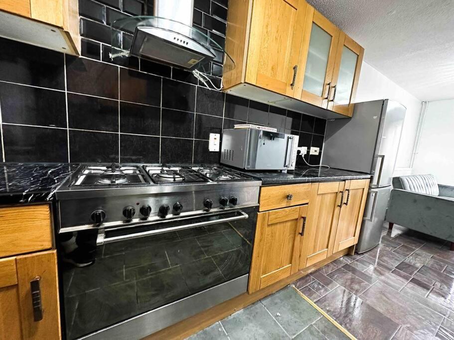New! 4 Bedroom London House With Garden And Lawn Extérieur photo